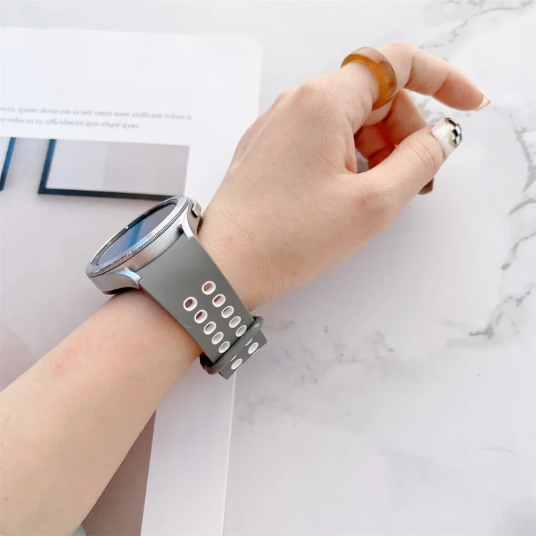 EDA002619702_B2.webp Double Buckles Two-color Silicone Watchband - Image 3