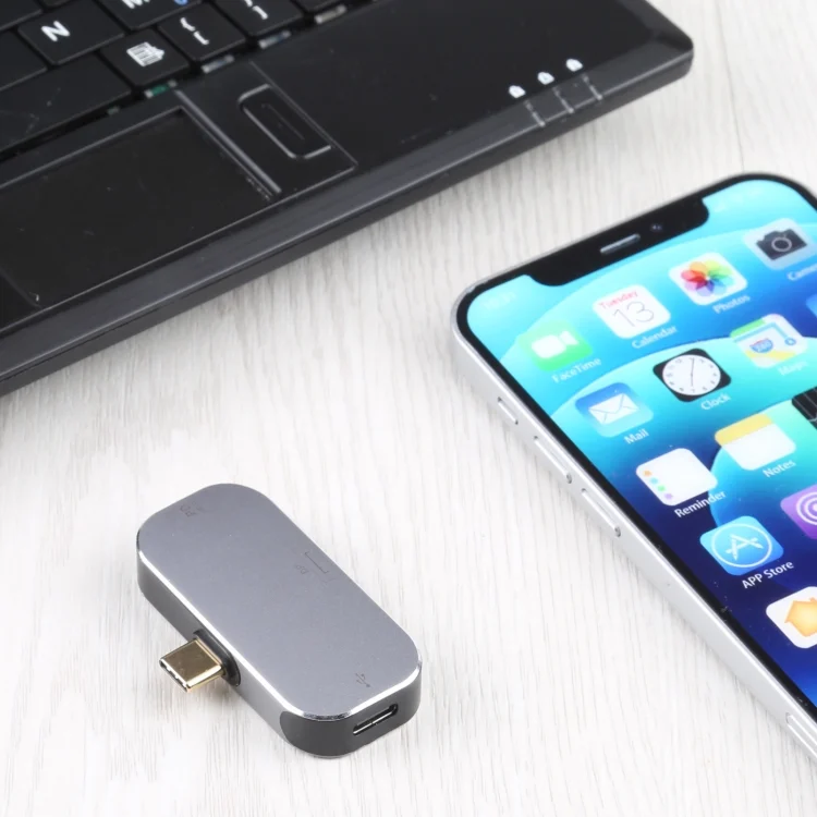 PC6799_4.webp 3 in 1 USB-C / Type-C Male to Dual USB-C / Type-C + DP Female Adapter - Image 5