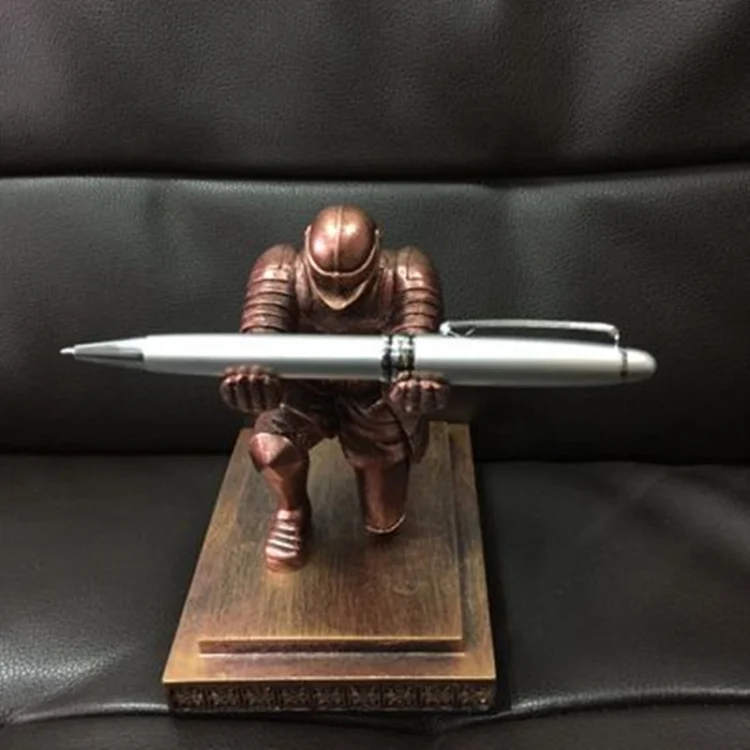 Executive Knight Shape Creative Household Office Desktop Storage Pen Holder