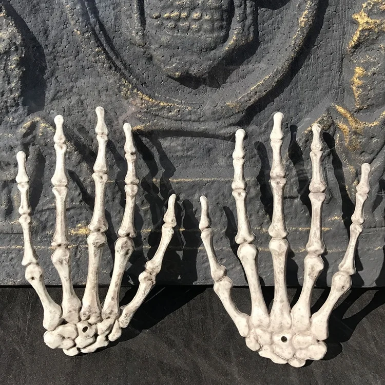 HC6360.webp One Pair Halloween Skeleton Hands Haunted House Decoration Props, Size: 15.5 x 10cm - Image 1