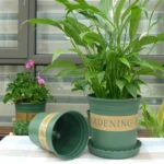 3 Gallon Flower Pots Plant Nursery Pots Plastic Pots Creative Gallons Pots with Tray,Size:26.5*24.5*24.5cm, Random Text Background Color Delivery - Image 4