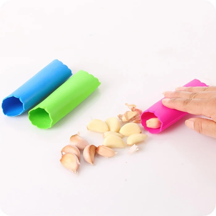 S-KA-0535.webp 5 PCS Soft Resin Tube Shaped Reusable Magic Handheld Rolling Garlic Peeler Kitchen Tools (Random Color Delivery) - Image 1