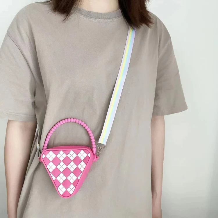 SYA0022243_B2.webp Diamond Shaped Mini Portable Shoulder Bag Silicone Handbag - Image 3
