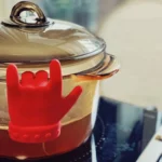 2 PCS Kitchen Silicone Pot Lid Raising Gadget Finger Shaped Pot Lid Spill-proof Raising Spoon Rack - Image 6