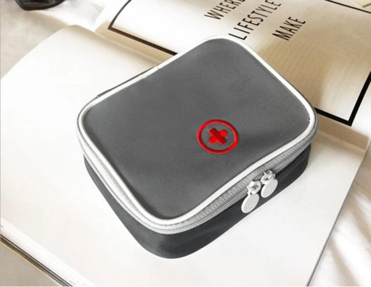 TBD052041701A_1.webp Cute Heart Mini Medicine Bag First Aid Medical Emergency Kits Organizer Outdoor Household Pill Bag, Size: 13x10x4cm - Image 2
