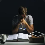 Gradual Stepless Dimming Ever-Changing Universal Three-Color Temperature Hanging Neck Hose Reading Lamp - Image 10