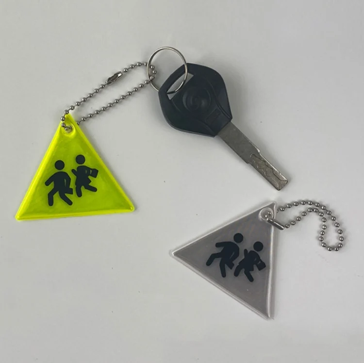 TBD05721321_3.webp Sidewalk Reflective PVC Keychain Traffic Safety Schoolbag Night Reflective Pendant Random Colour Delivery - Image 4