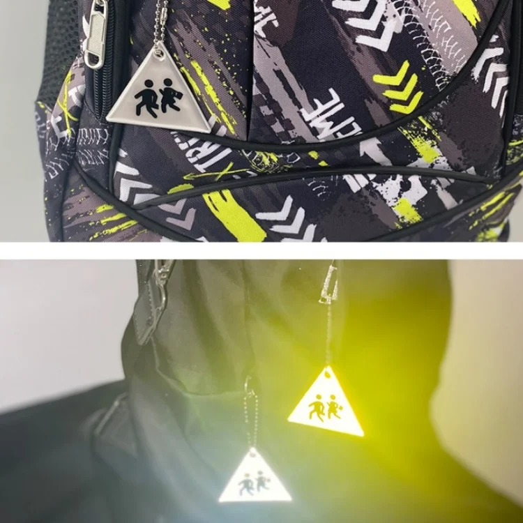 TBD05721321_4.webp Sidewalk Reflective PVC Keychain Traffic Safety Schoolbag Night Reflective Pendant Random Colour Delivery - Image 5