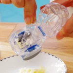 Kitchen Manual Roller Garlic Cutter Quick Grinding Garlic Tool Random Colour Delivery - Image 4