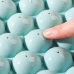 33 Grid Round Ice Hockey Mold With Lid Ice Box Small Marble Ice Tray, Random Color Delivery - Image 4