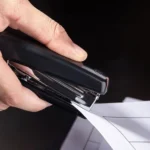 Deli 0222 10 Portable Metal Stapler With Staple Remover Labor Saving Stapler - Image 2