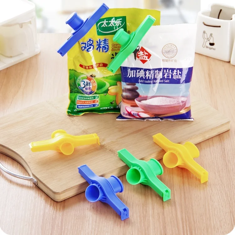 TBD0846368_2.webp Portable Bag Sealing Clip Out Nozzle Kitchen Preservation Tool, Random Color Delivery - Image 3
